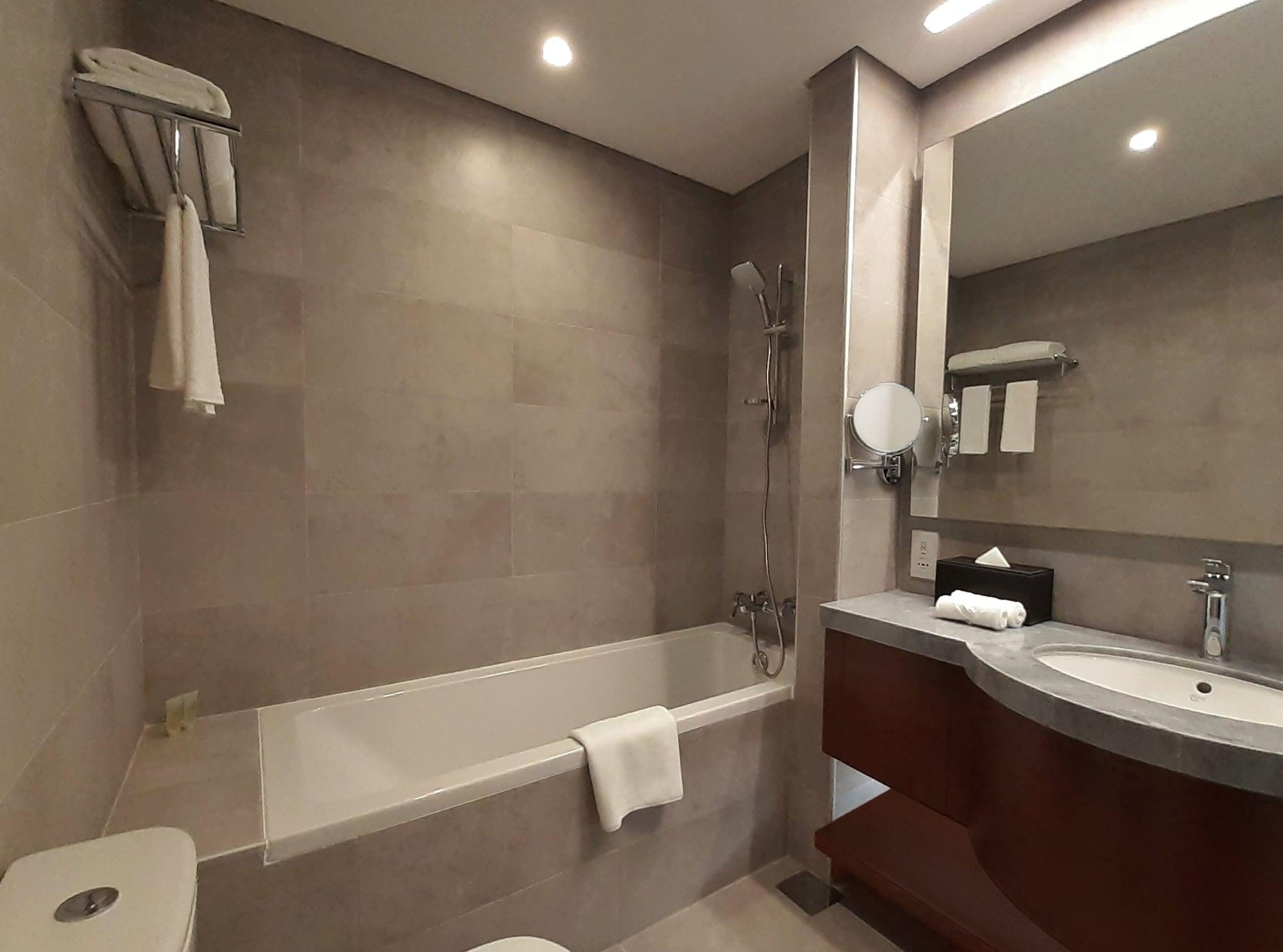 Somerset West Bay Doha Exterior foto Bathroom of a hotel room