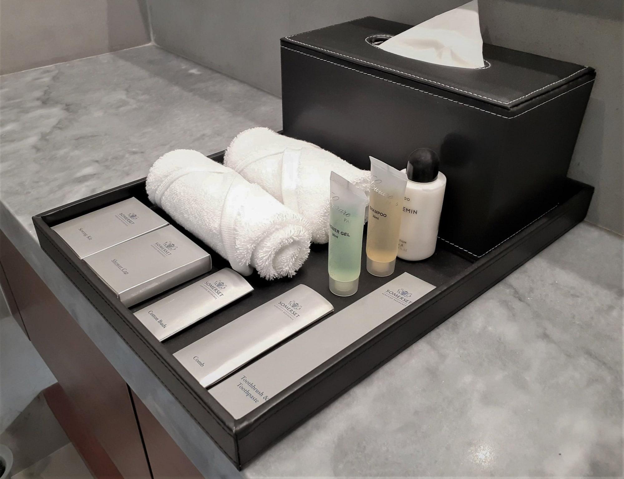 Somerset West Bay Doha Exterior foto A bathroom amenity tray