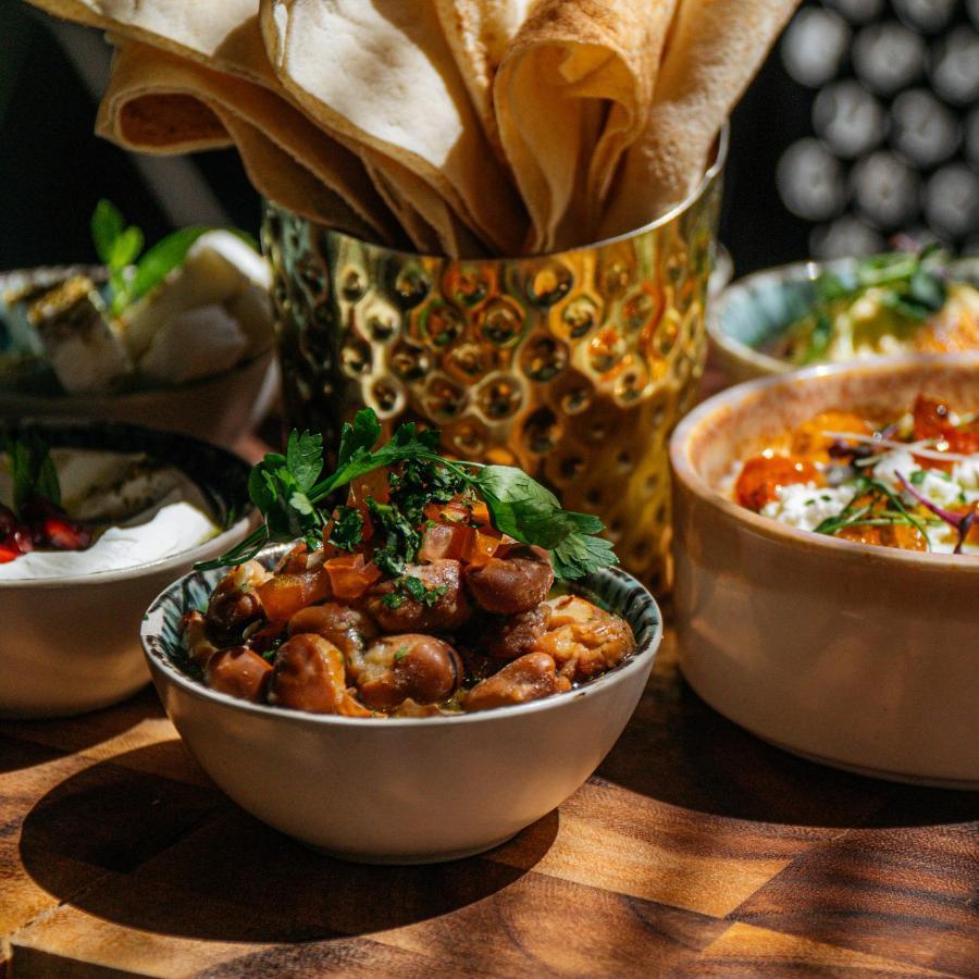 Somerset West Bay Doha Exterior foto A bowl of hummus