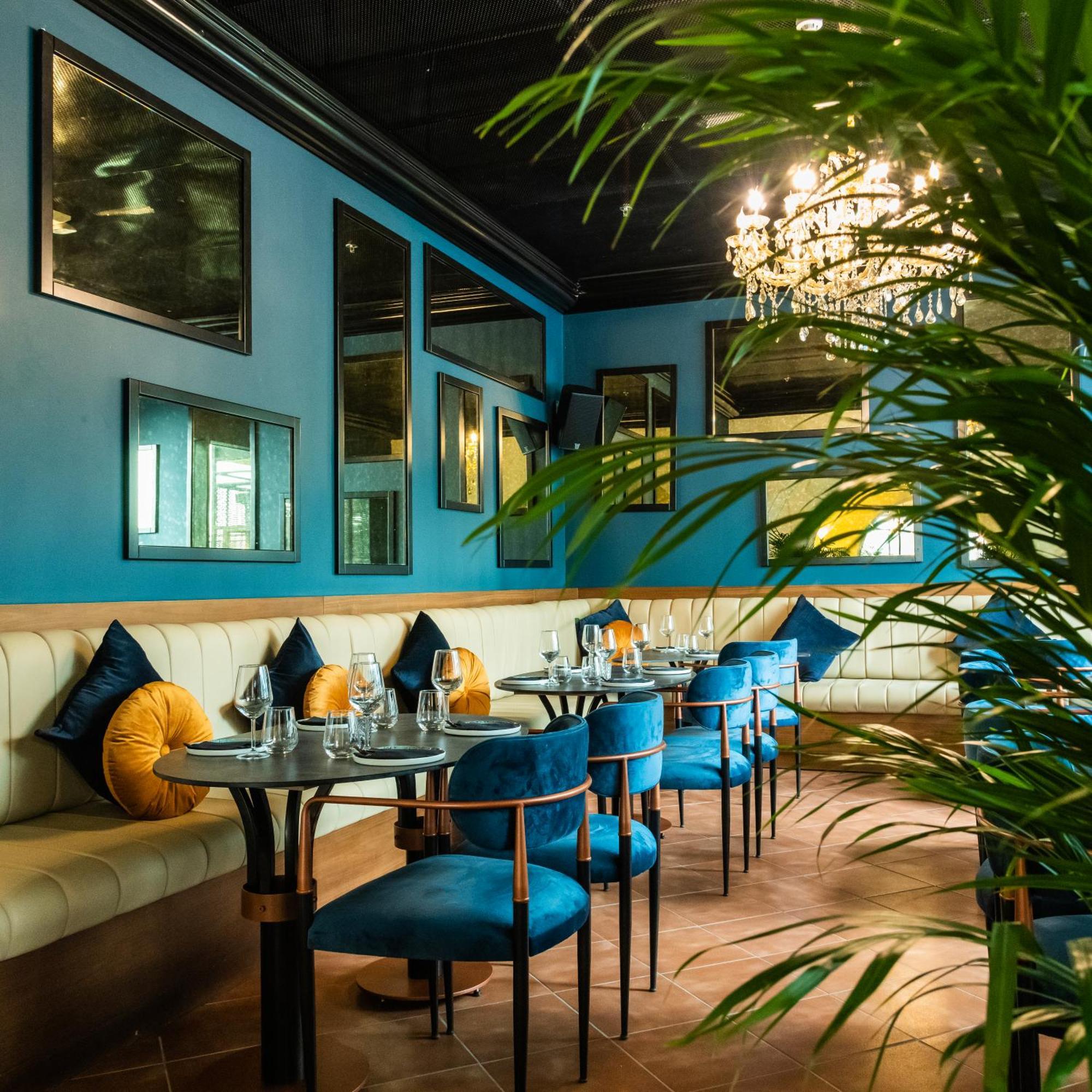 Somerset West Bay Doha Exterior foto Restaurant interior