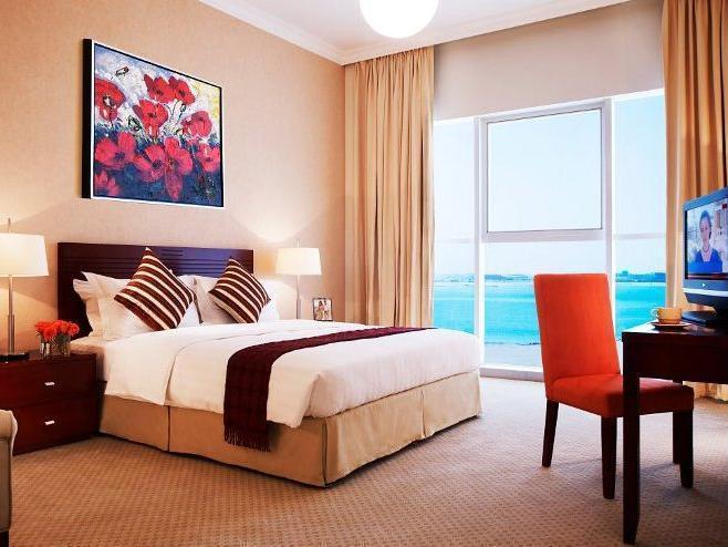 Somerset West Bay Doha Exterior foto A bedroom in a hotel